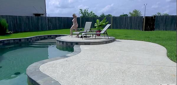 Playing Naked in the Pool with Dildo